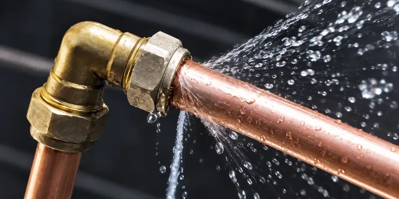 Đường ống hút máy bơm bị hở làm lọt khí 